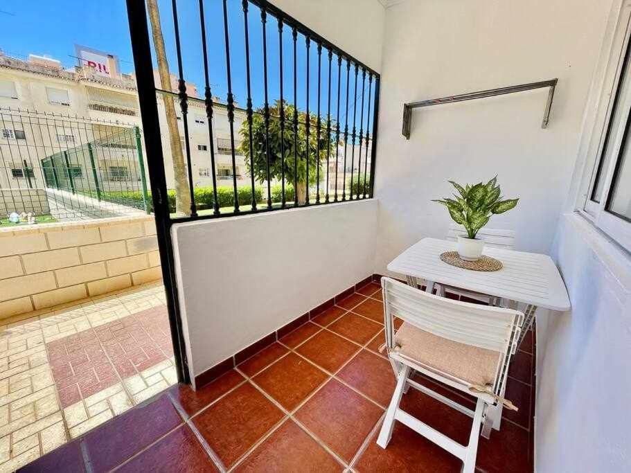 Apartamento Cerca De La Playa Torrecilla Нерха Екстериор снимка